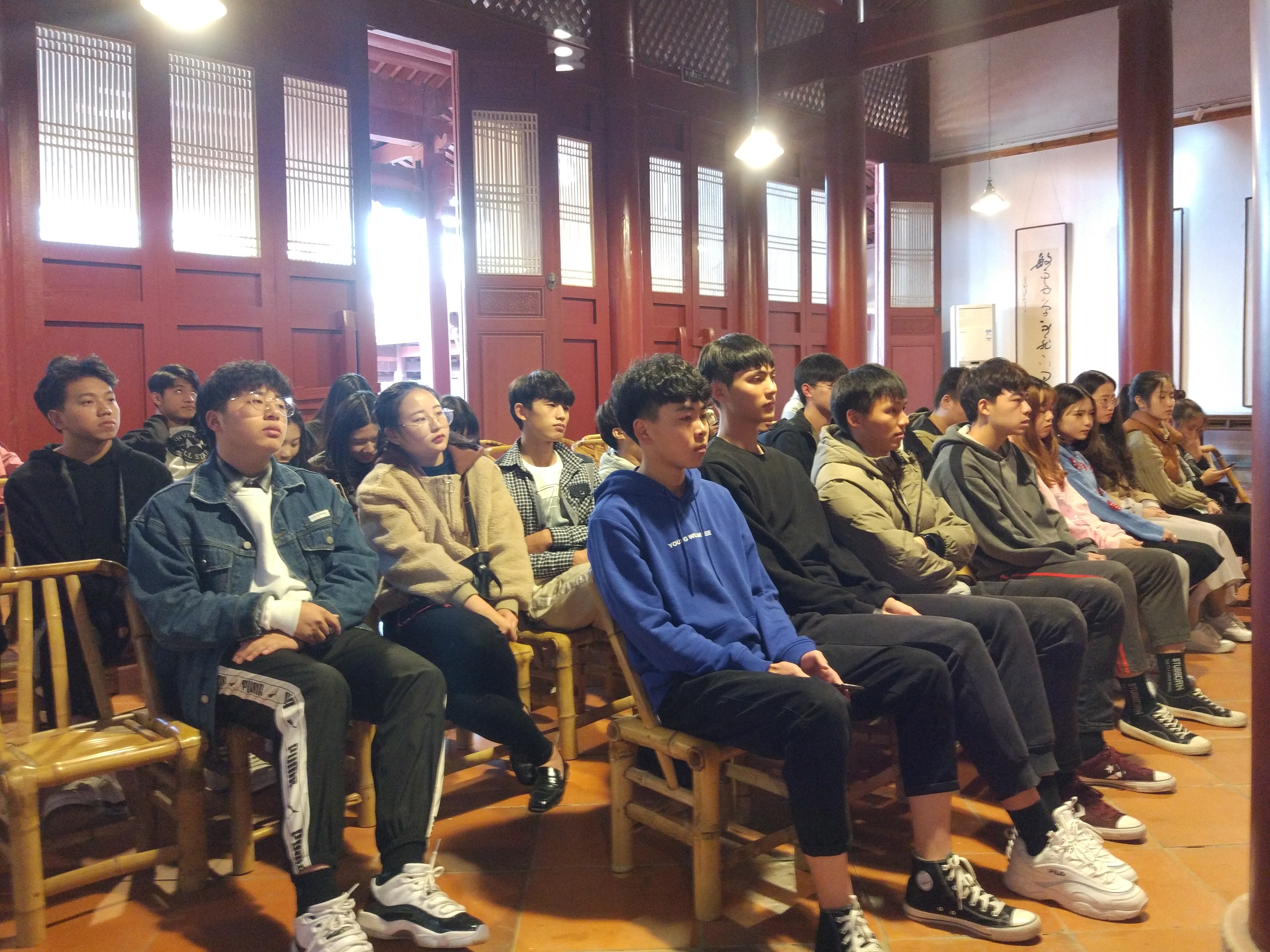 龙泉书院 听讲.jpg 龙泉书院 听讲.jpg