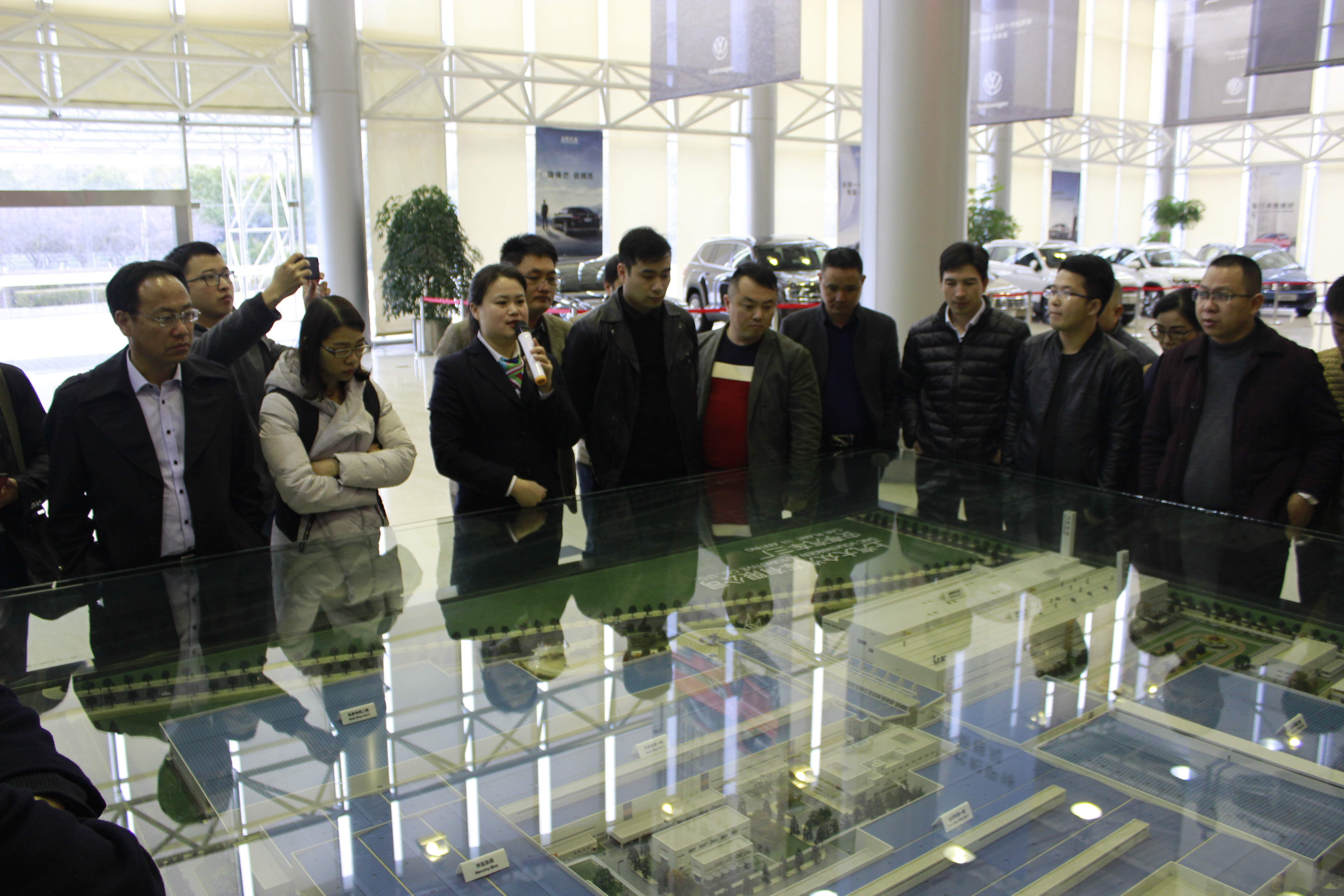 参观大众汽车厂1.jpg 参观大众汽车厂1.jpg